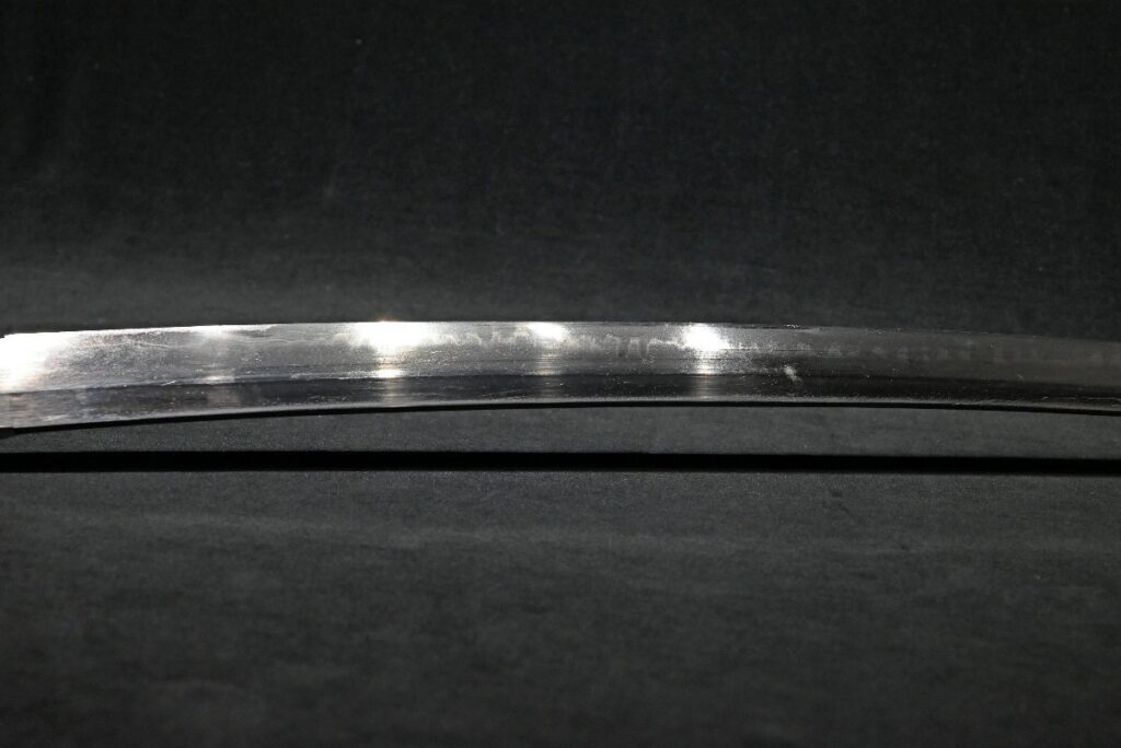 刀剣武具 子乱れ刃紋 鉄地丸型透鍔