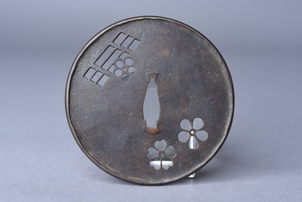 鉄地 花筏透かし鍔