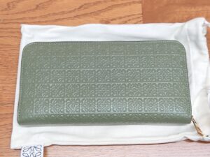 LOEWE ジップアラウンドウォレット C499T12X07