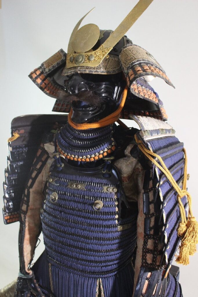 黒漆切付小札二枚胴具足