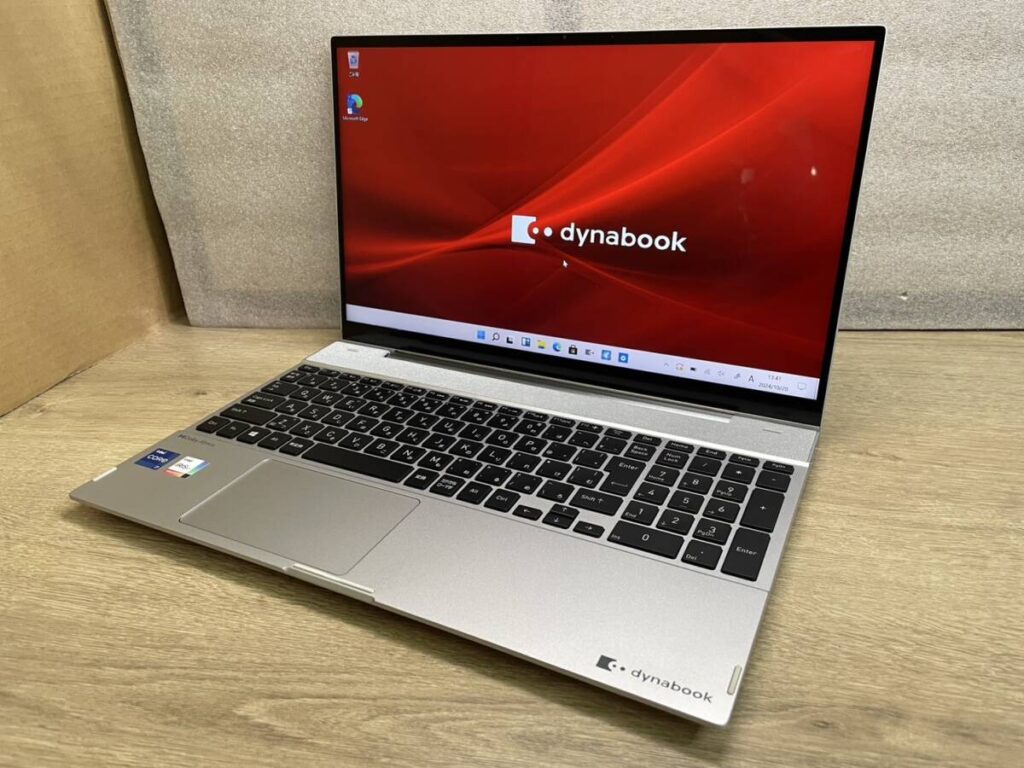 東芝 ノートパソコン dynabook F8