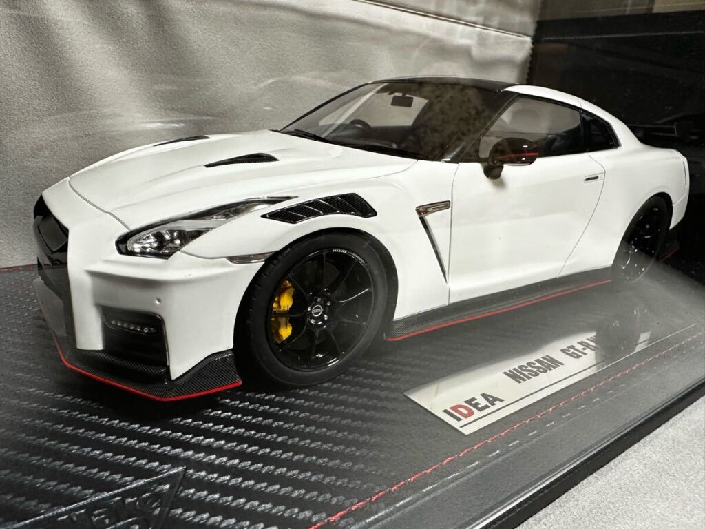 1/18 NISSAN GT-R NISMO