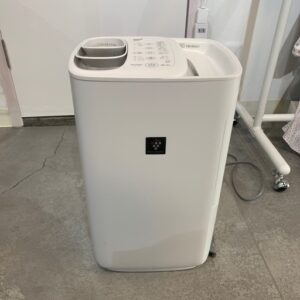 SHARP 2024年製 加熱気化式加湿器 HV-T55-W 中古品販売