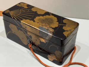 鎌倉時代 夕顔扇面蒔絵御硯箱