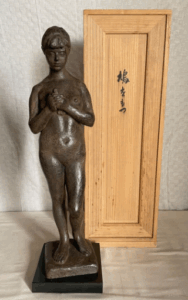 清水多嘉示 ブロンズ像 鳩をもつ