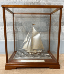 関武比古作 銀製 帆船 置物 ガラスケース付