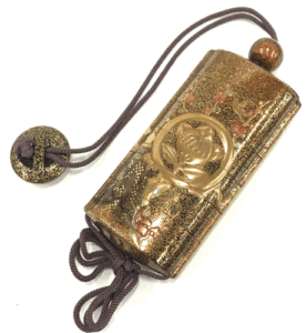 漆塗り 梨地蒔絵印籠