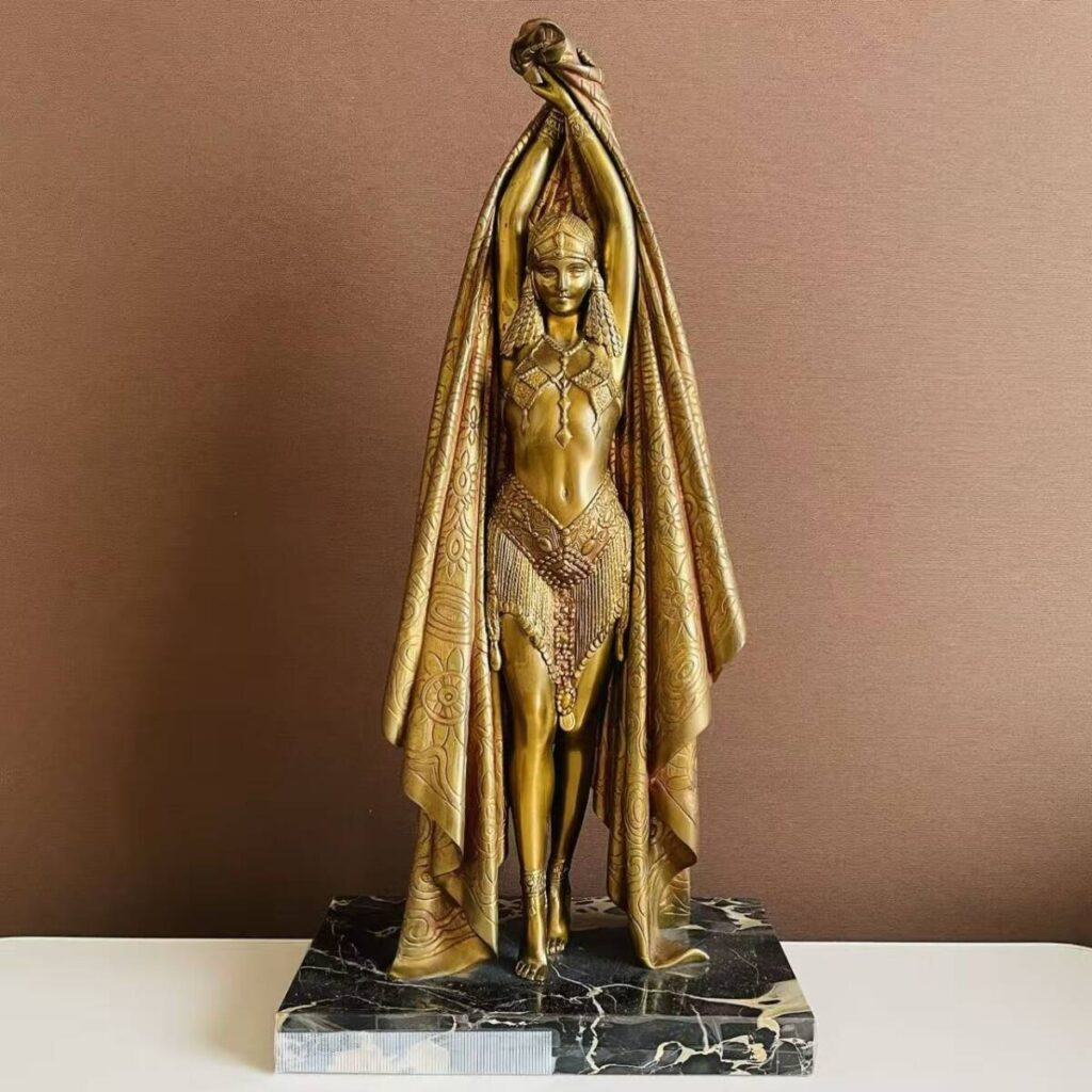 ブロンズ像神　デメートル・シパリュス