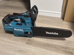 マキタ　40v 充電式チェンソー