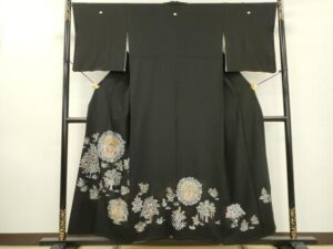 黒留袖　向かい鳥