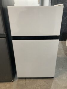 ハイセンス 2024年製 87L 冷蔵庫 中古品販売