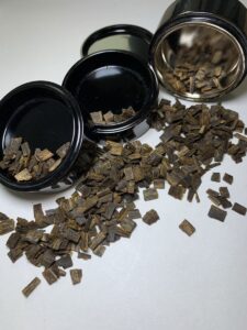 蔵出し 極品伽羅 小割 16.4g 聞香用香木 香合付