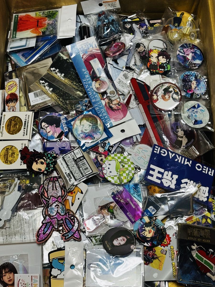 アニメ漫画グッズセット 缶バッジ アクリルスタンド まとめ売り 買取