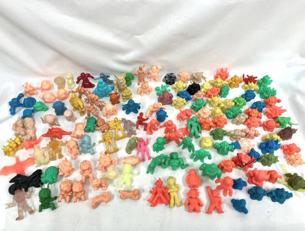 キン消し まとめて約1kg ガンダム 仮面ライダー ドラゴンボール など