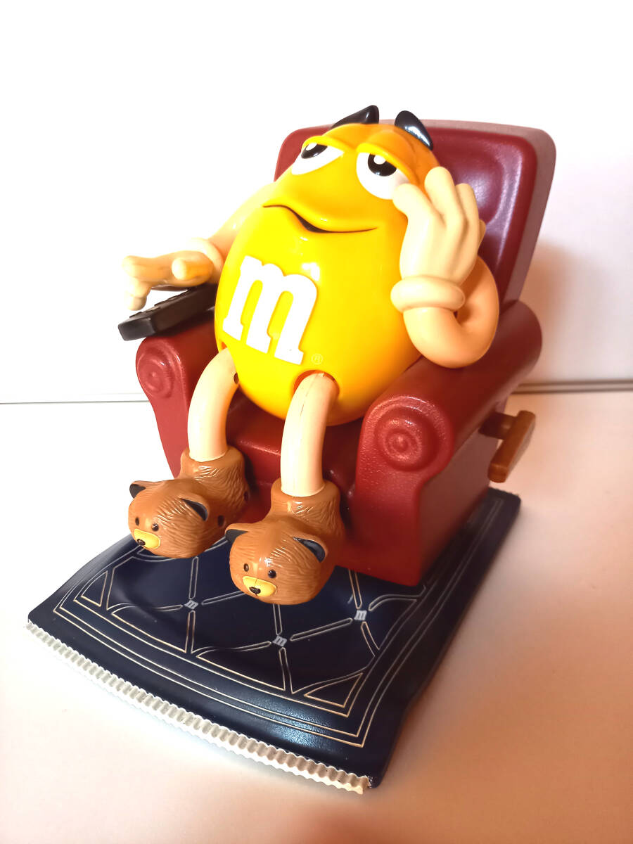 エムアンドエムズ 黄色 チェア