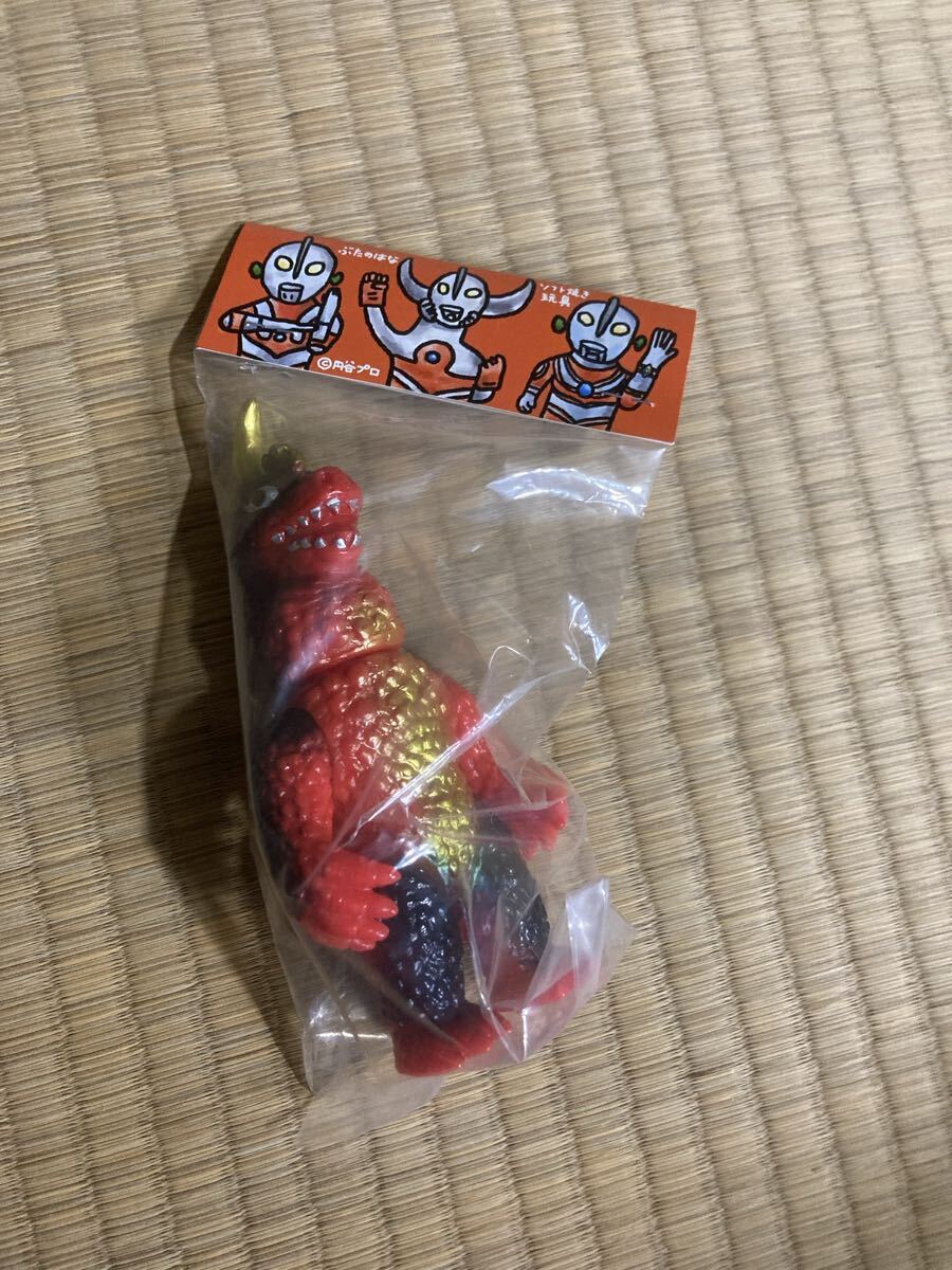 ぶたのはな アーストロン 赤成形 ソフビ