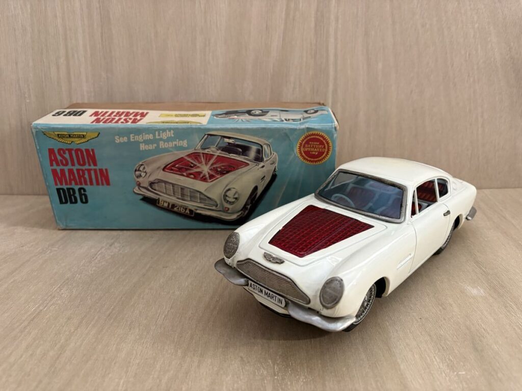 アサヒ玩具 ブリキ製 アストンマーチンDB6 箱付き