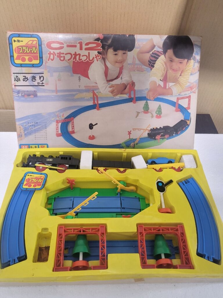 C-12かもつれっしゃ ふみきりセット