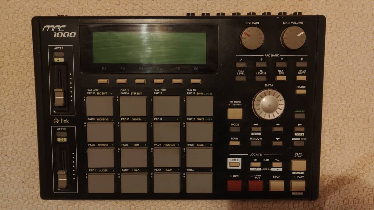 AKAI MPC1000 BLACK サンプラー