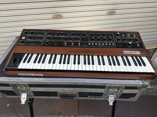 Sequential Circuits Prophet-5 Rev3 アナログ シンセサイザー MIDI搭載