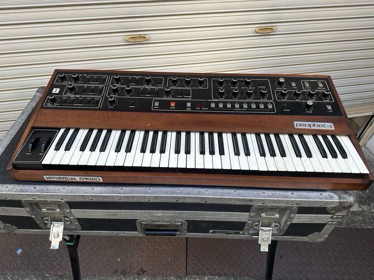 Sequential Circuits Prophet-5 Rev3 アナログ シンセサイザー MIDI搭載
