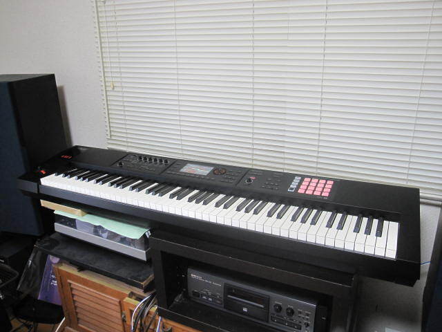 Roland FA-08 シンセサイザー