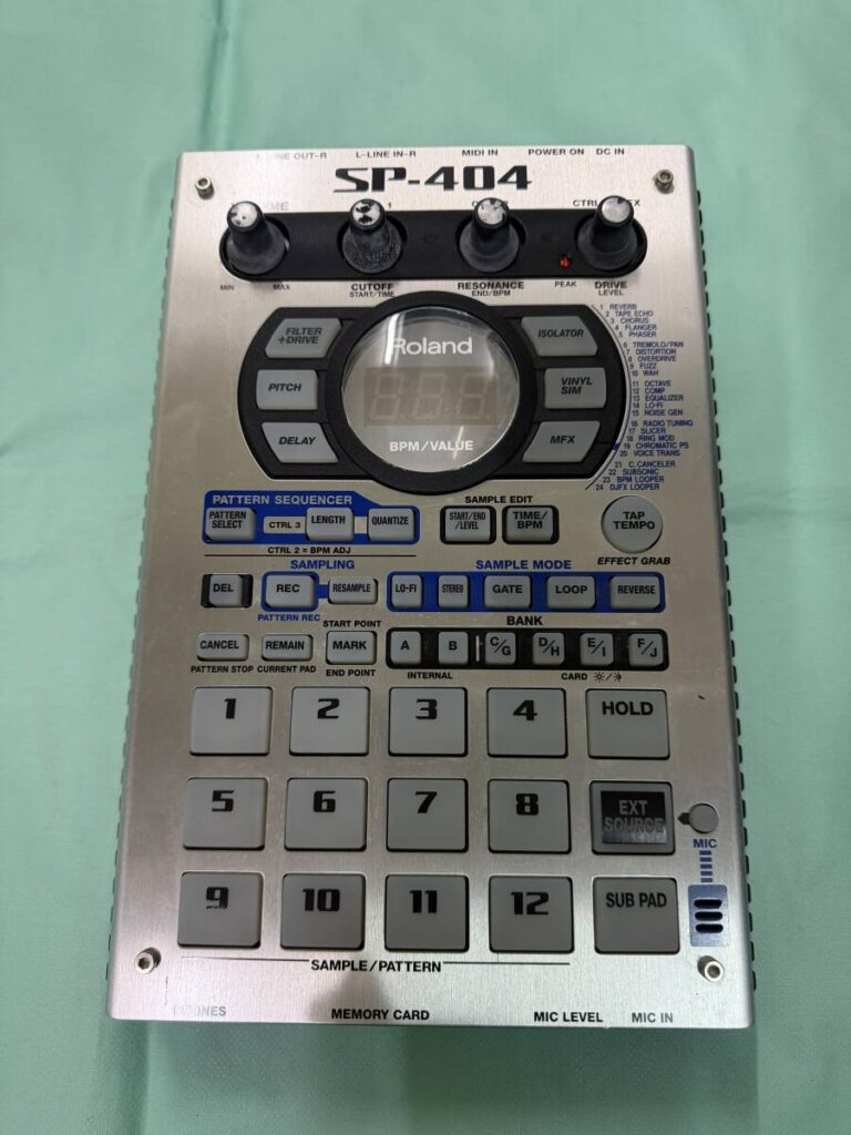 Roland SP-404 サンプラー