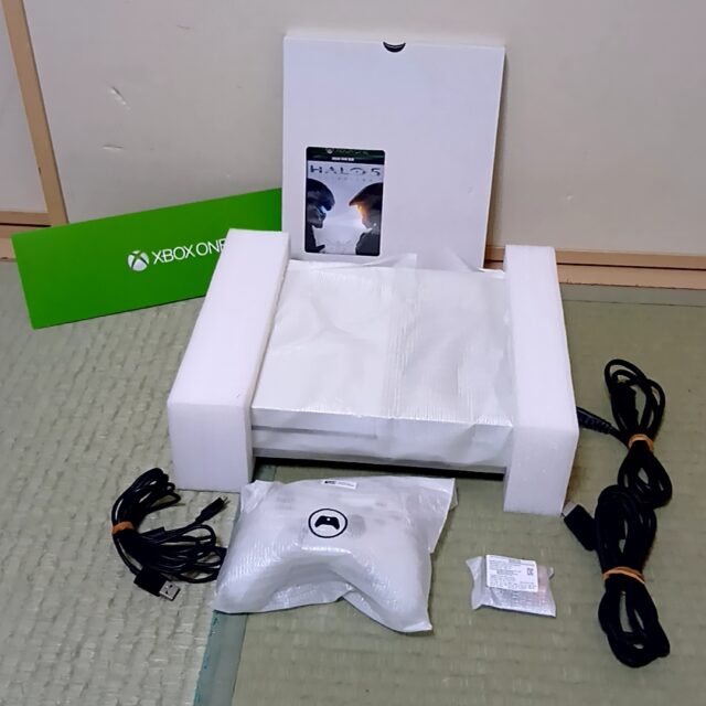 Microsoft Xbox One S 本体 1TB Halo5 同梱版