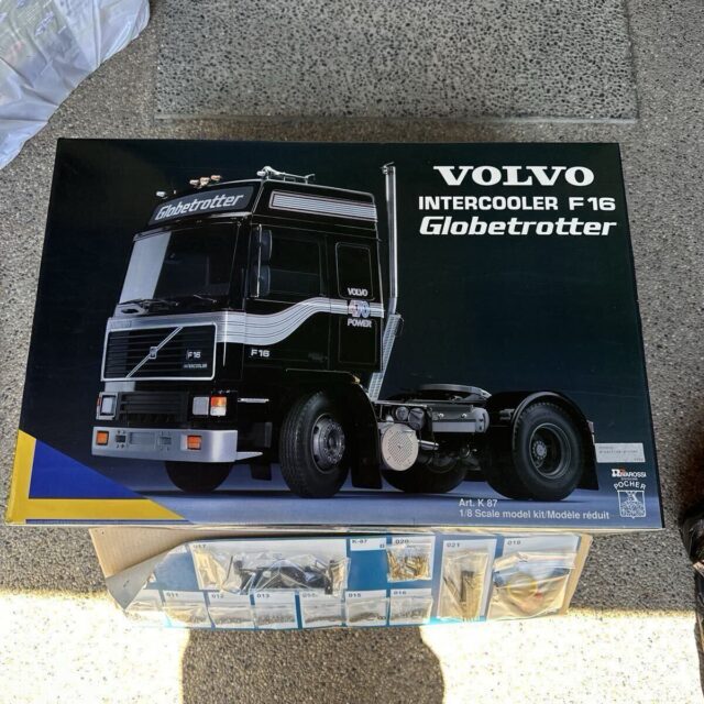 VOLVO F16 Globetrotter ターボトラック 1/8 ラジコンプラモデル