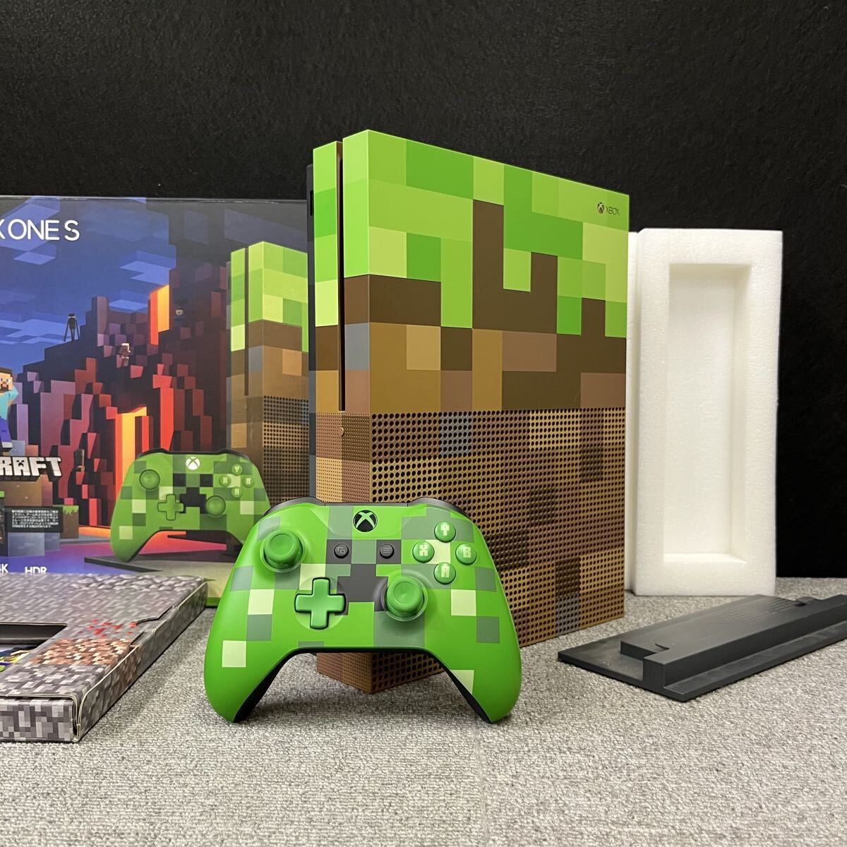 Microsoft Xbox One S 1TB Minecraft リミテッドエディション