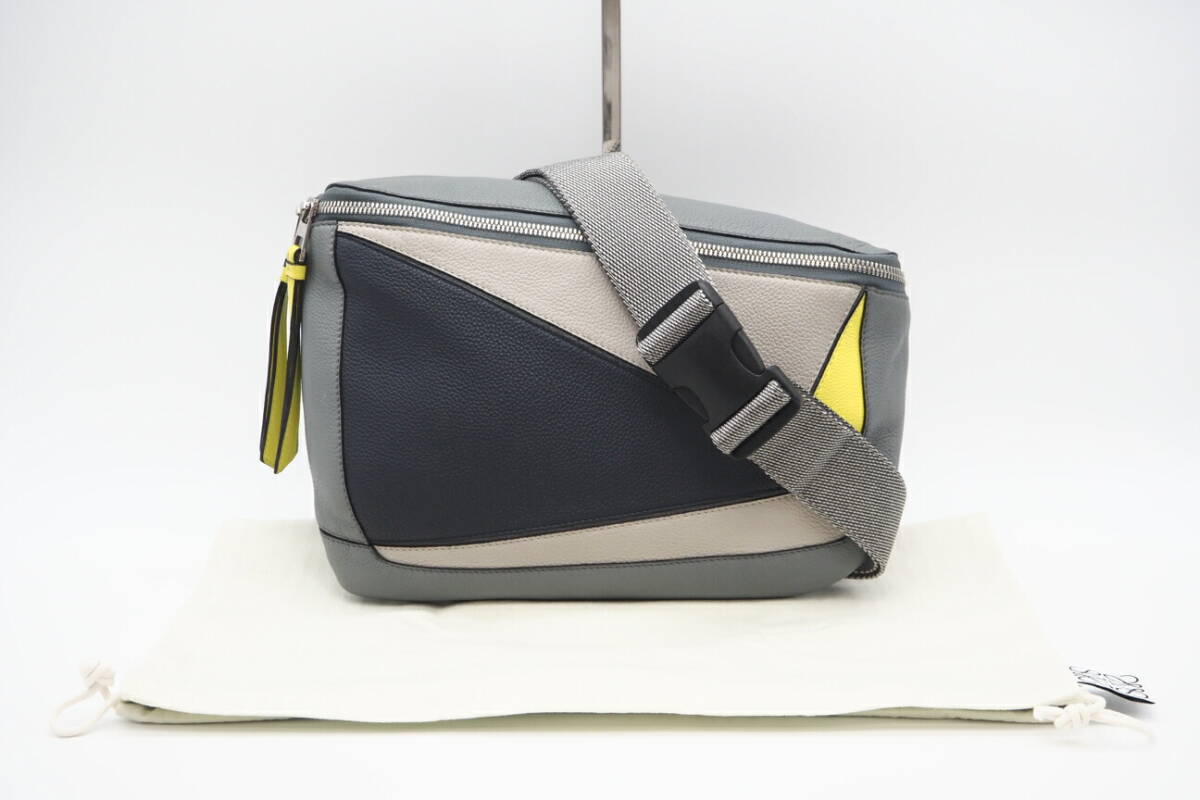 LOEWE ロエベ PUZZLE ボディバッグ 306.50.T57