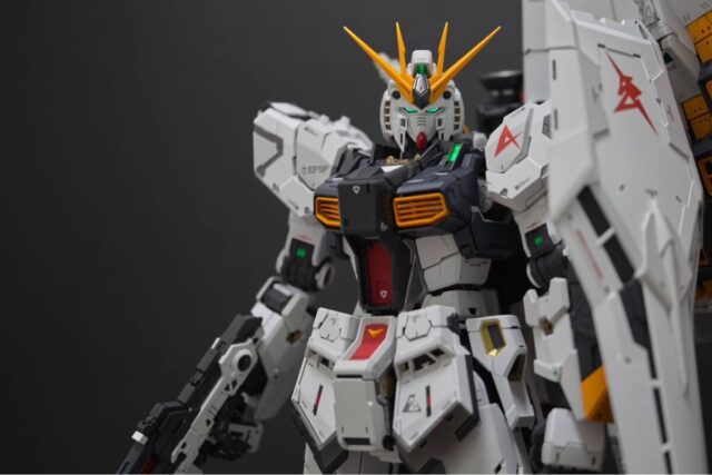 PG UNLEASHED νガンダム 逆襲のシャア 1/60 LEDユニット付き