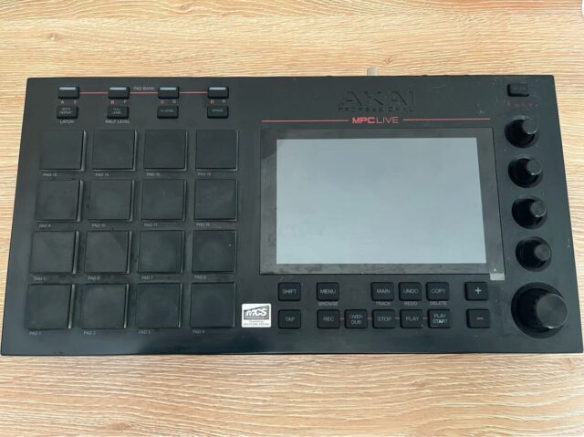 AKAI Professional MPC LIVE スタンドアローン サンプラー