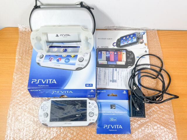 PlayStation Vita クリスタルホワイト Wi-Fiモデル PCH-1000