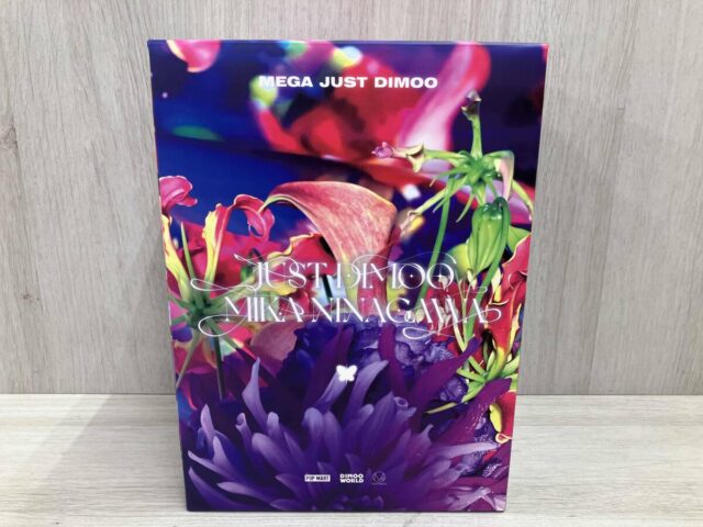 POP MART MEGA JUST DIMOO MIKA NINAGAWA