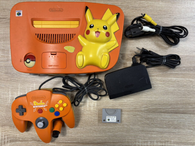 Nintendo64 ピカチュウオレンジ コントローラパック セット