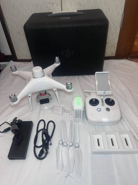 DJI Phantom 4 RTK Multispectral 農業用ドローン