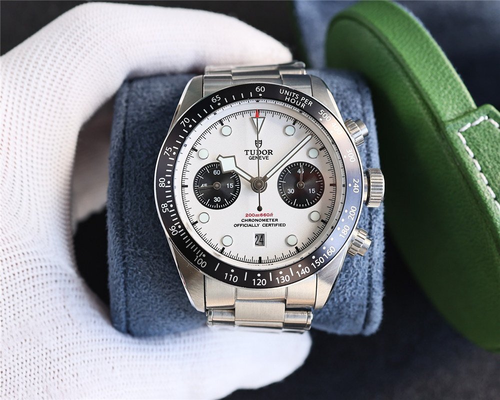 TUDOR チューダー BLACK BAY CHRONO 自動巻き 腕時計