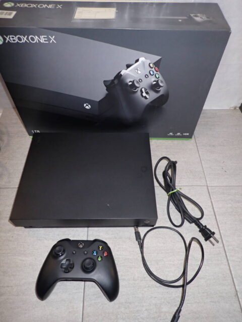 Microsoft XBOX ONE X 本体 MODEL1787