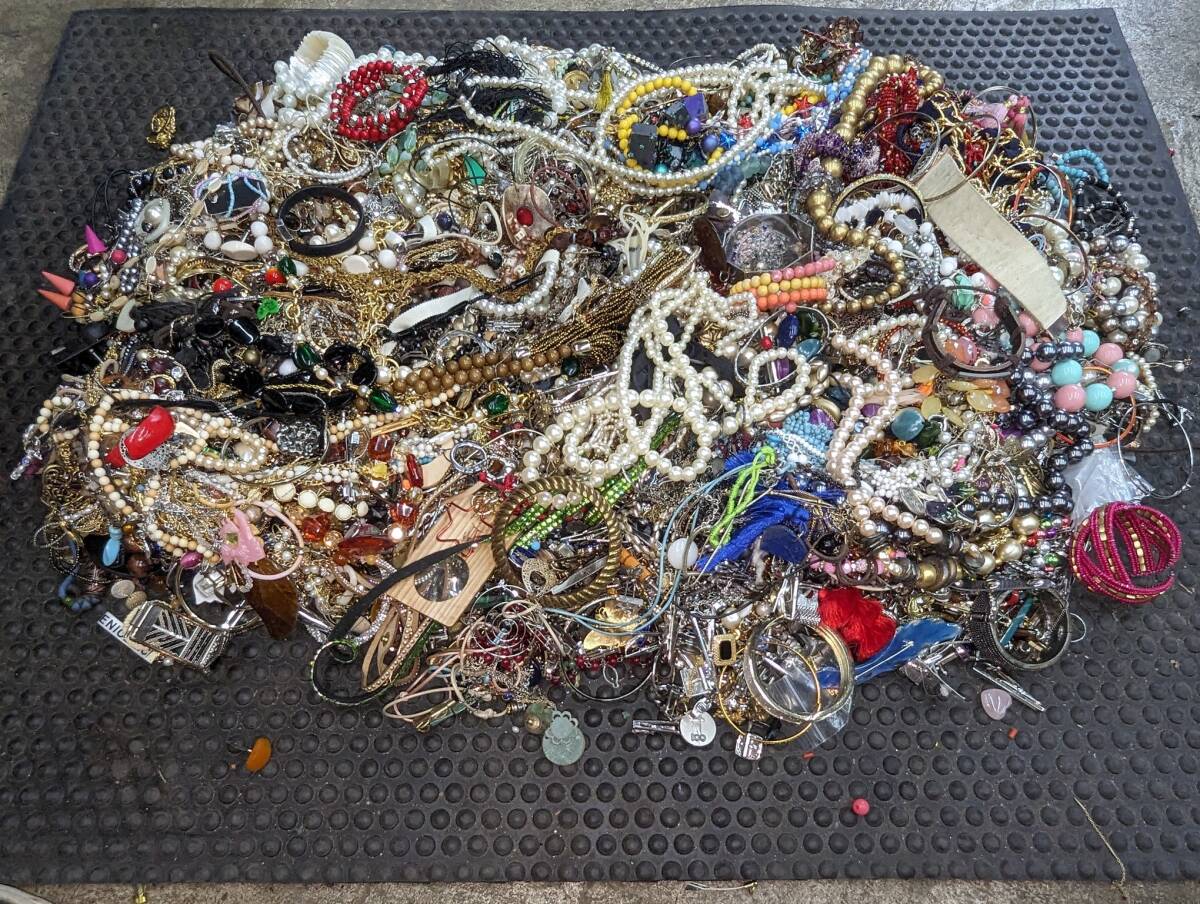 イミテーションアクセサリー まとめ売り 23.4kg