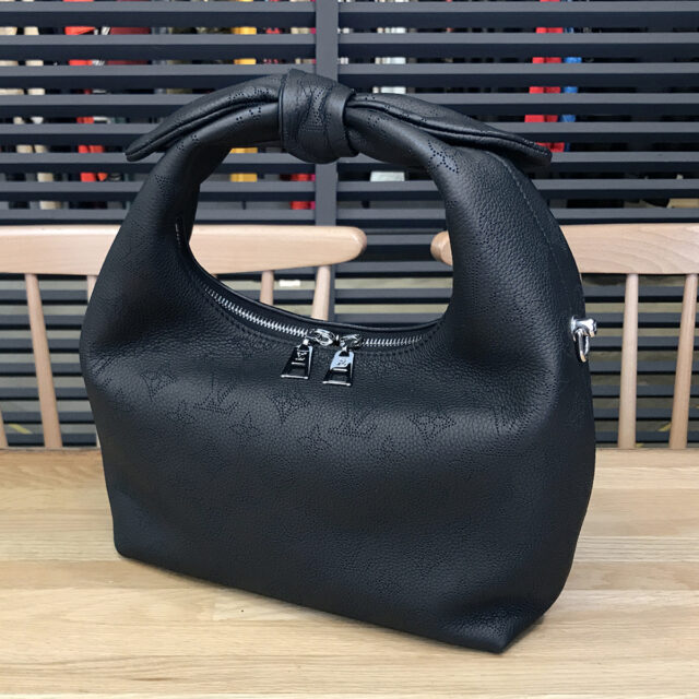 ルイヴィトン モノグラムマヒナ ホワイノットPM M20703