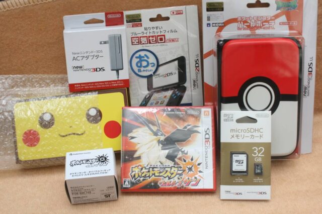 New ニンテンドー2DS LL ピカチュウ本体 ソフト周辺機器7点セット