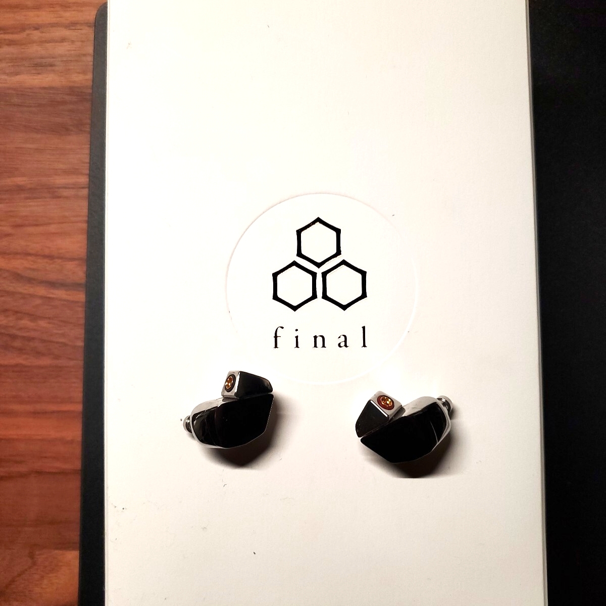 final A8000 カナル型イヤホン