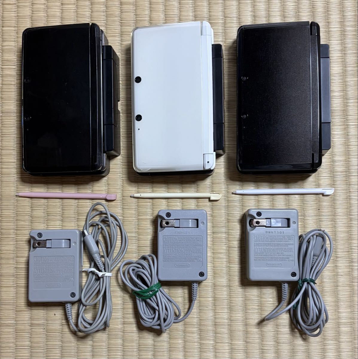 ニンテンドー3DS 3台セット コスモブラック アイスホワイト