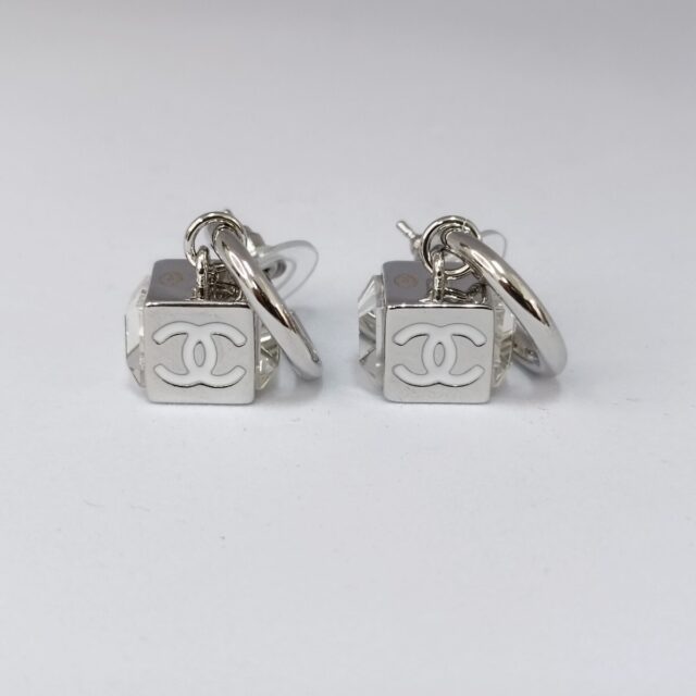 CHANEL シャネル ピアス キューブ シルバーカラー