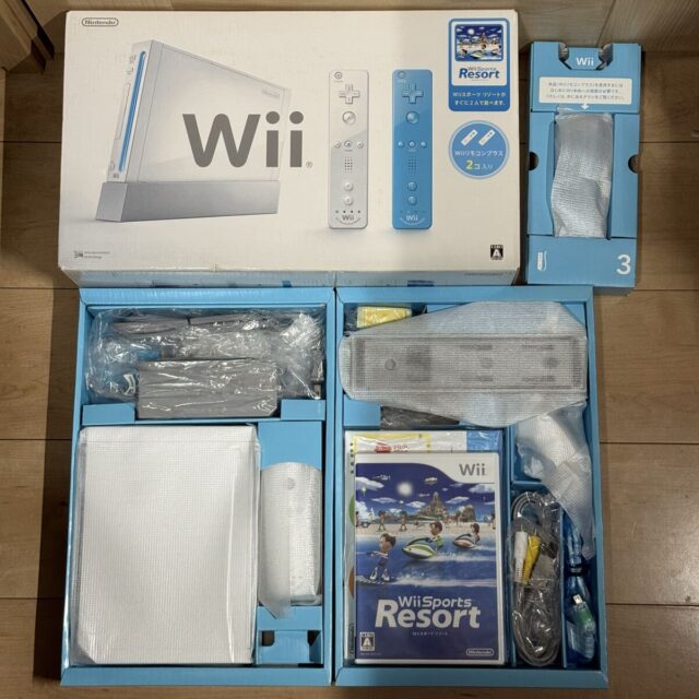 Nintendo Wii 本体 シロ Wiiリモコンプラス2個 Wiiスポーツリゾート同梱