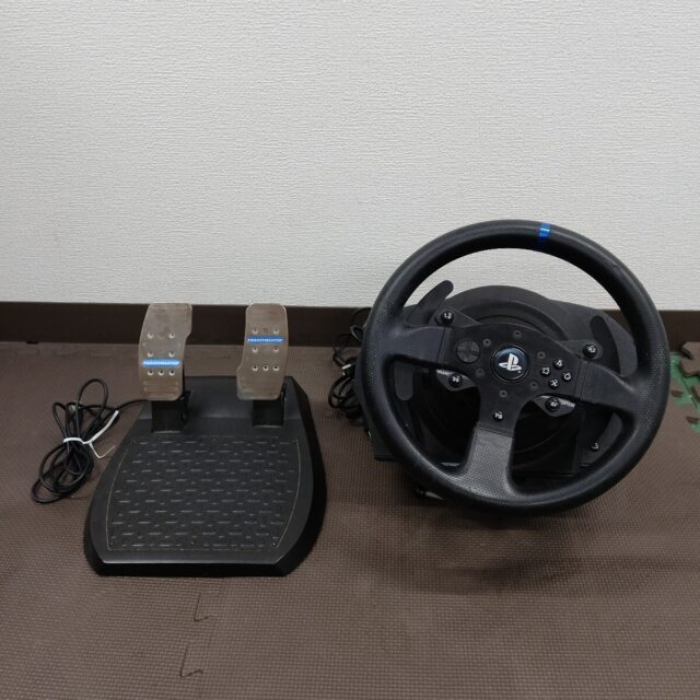 THRUSTMASTER T300 レーシングハンドルコントローラー