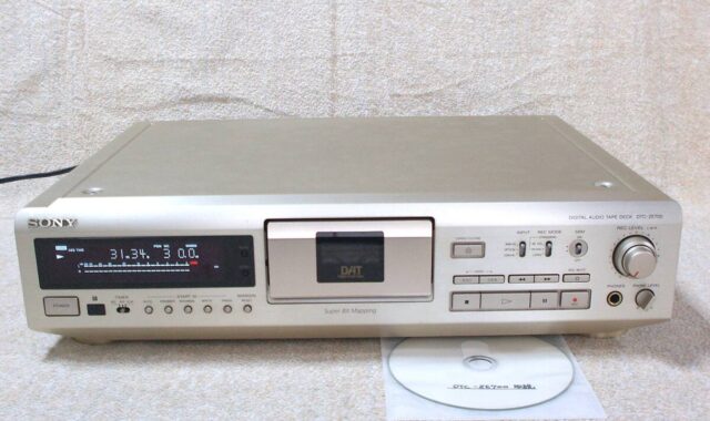 SONY DTC-ZE700 DATデッキ