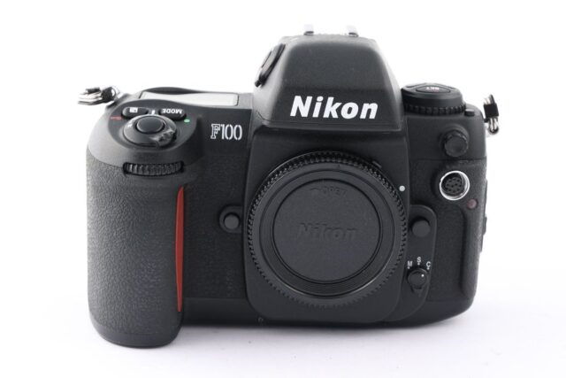 Nikon F100 AF一眼レフ フィルムカメラ マグネシウムボディ
