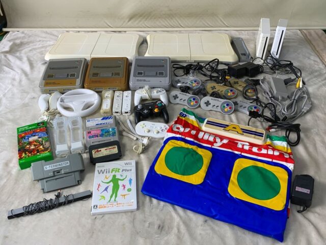 ゲーム機まとめ ファミリーコンピューター Wii 本体 コントローラー